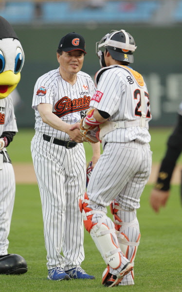 정의화 국회의장 시구